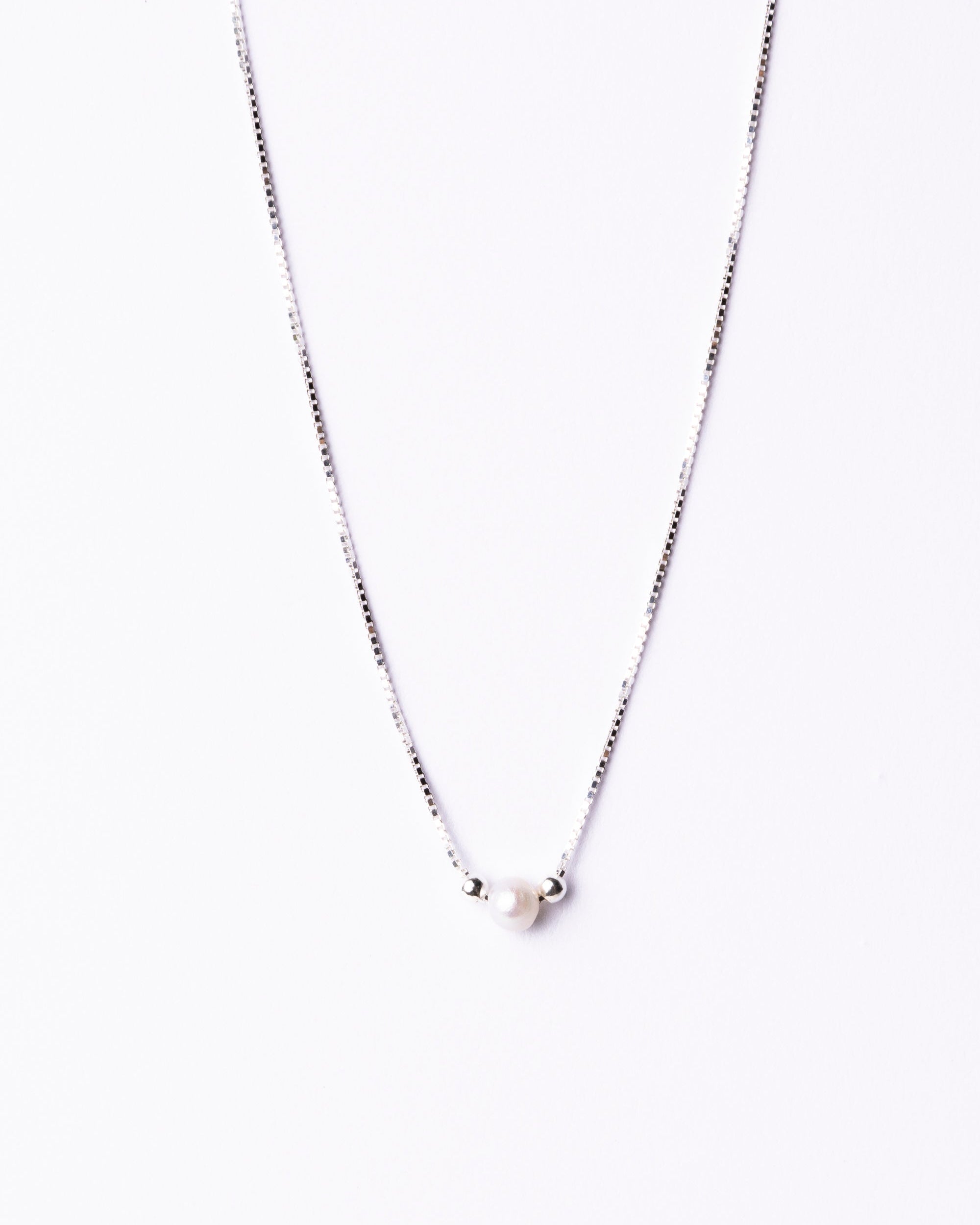 Mini Pearl Necklace Silver