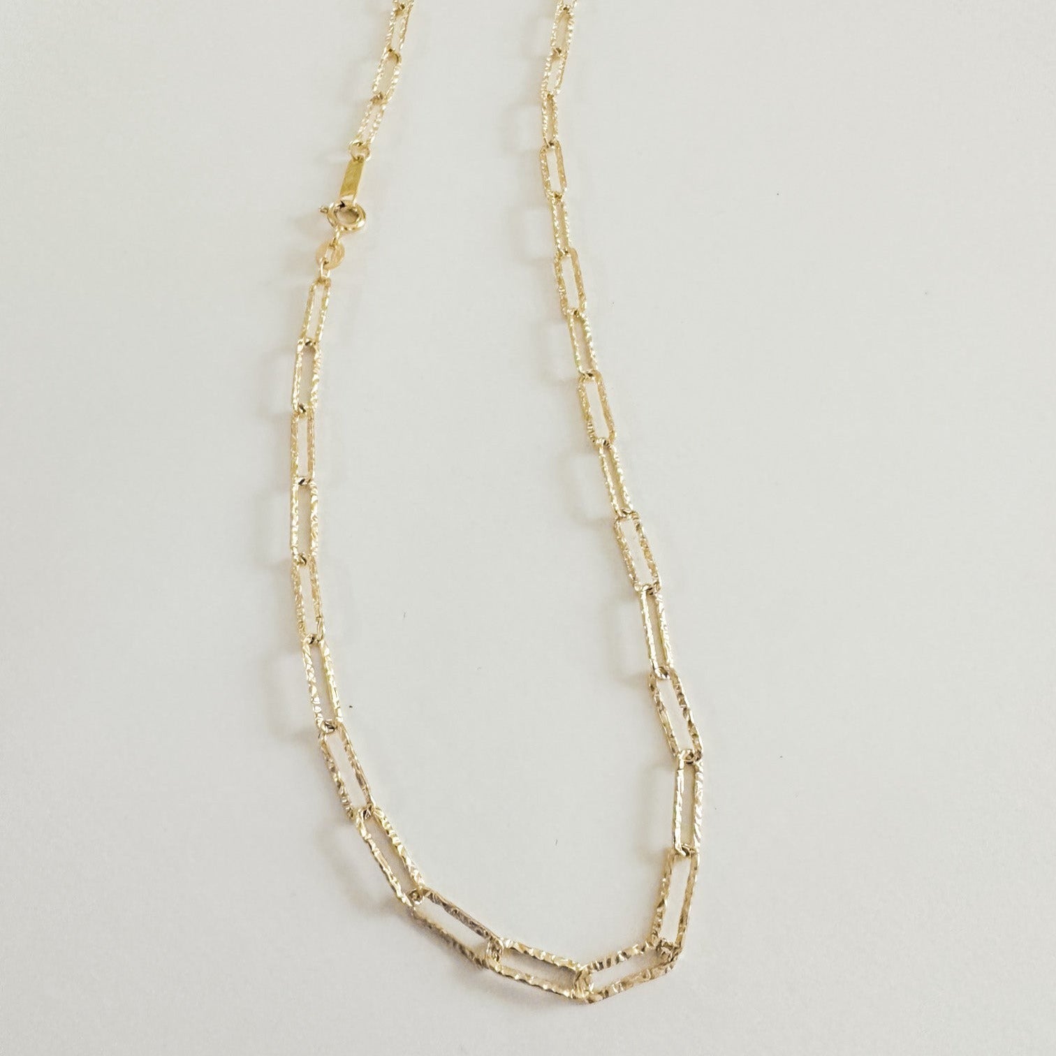 Hammered paperclip necklace in 18ct Gold Plated