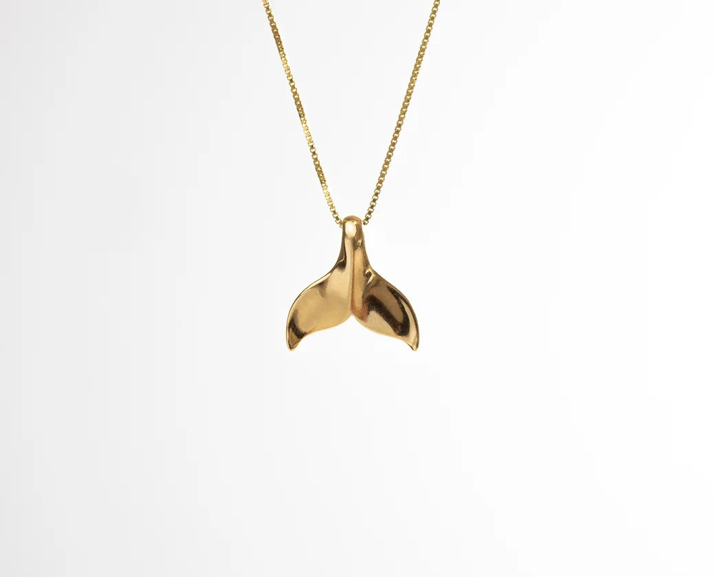 14k 15mm Whale Saw Tail Pendant with 5 Diamonds | Denny Wong